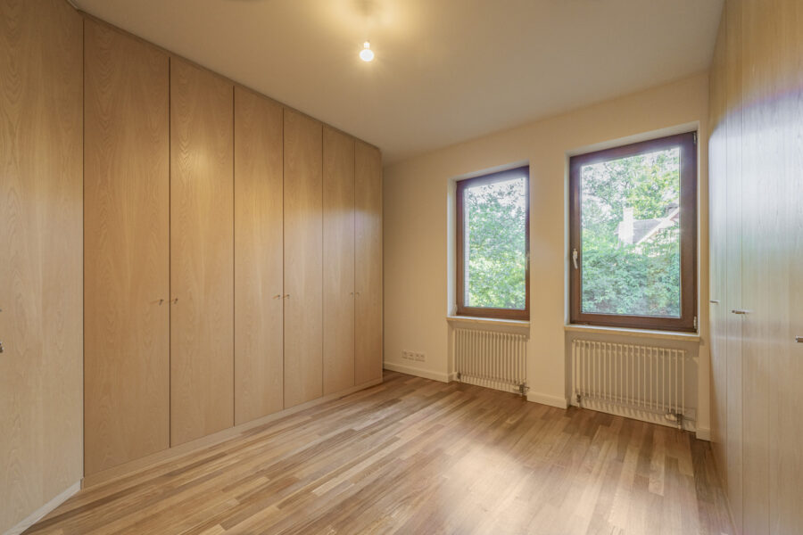 Exklusives Wohnen mit Parkblick - Ankleide (15904)