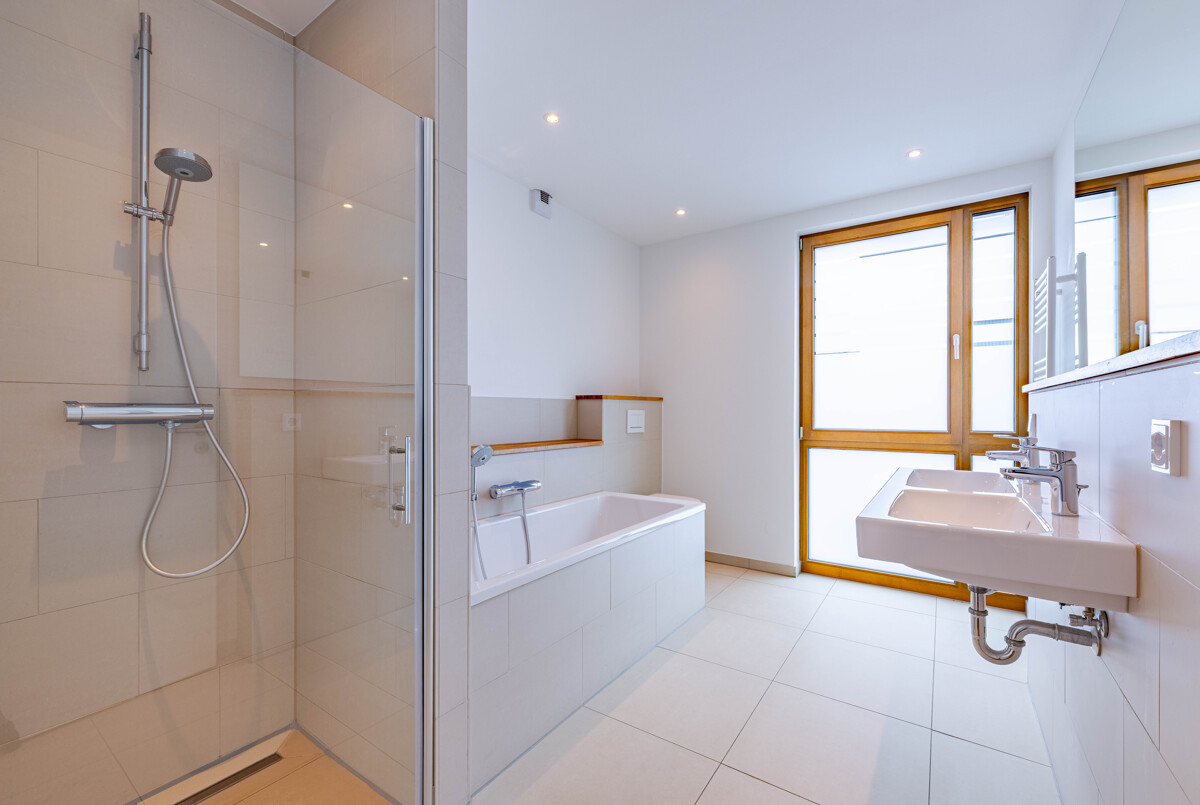 Vollbad m Dusche