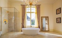 Vollbad mit separater Dusche