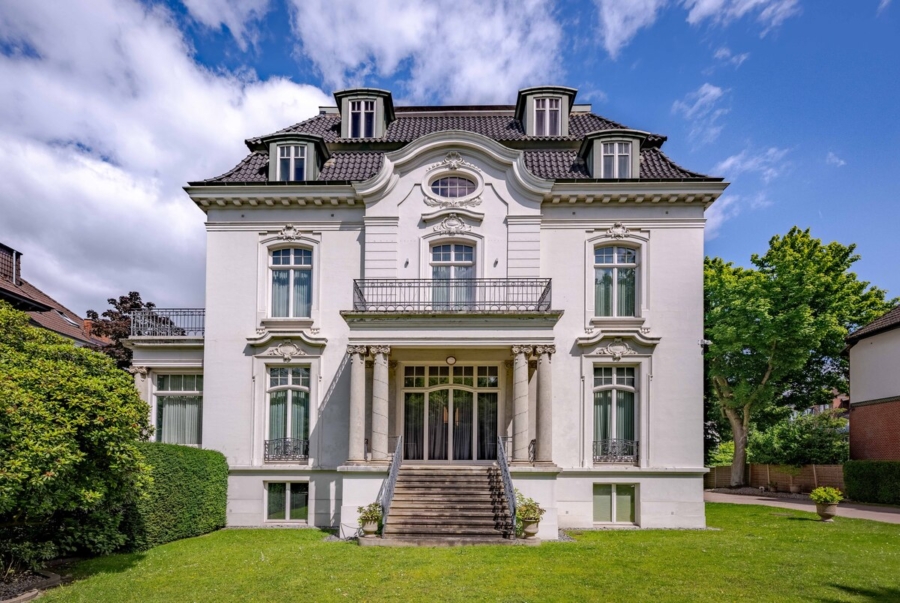 Architektonisches Meisterwerk | Repräsentative Villa in Bestlage - Hausansicht (11495)