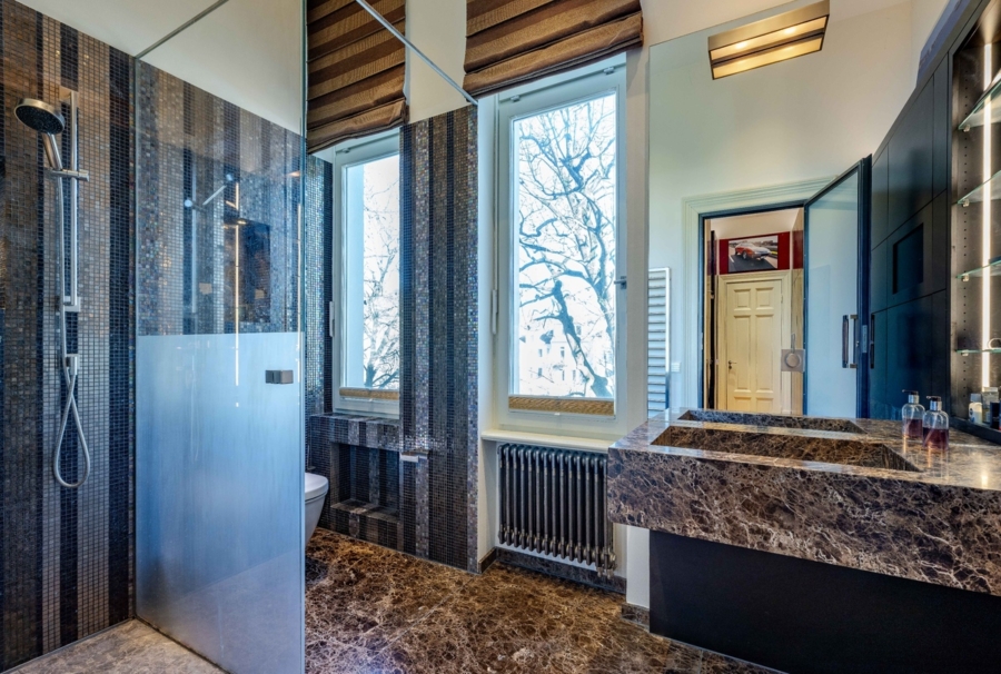 Architektonisches Meisterwerk | Repräsentative Villa in Bestlage - Duschbad (11502)