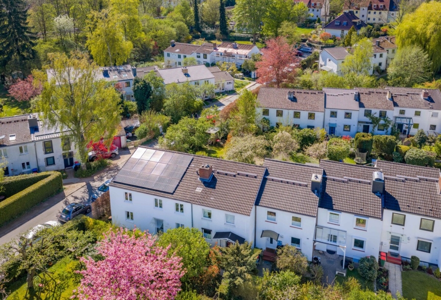 Charmantes Reihenmittelhaus sucht neue Ideen - Luftbild (11814)
