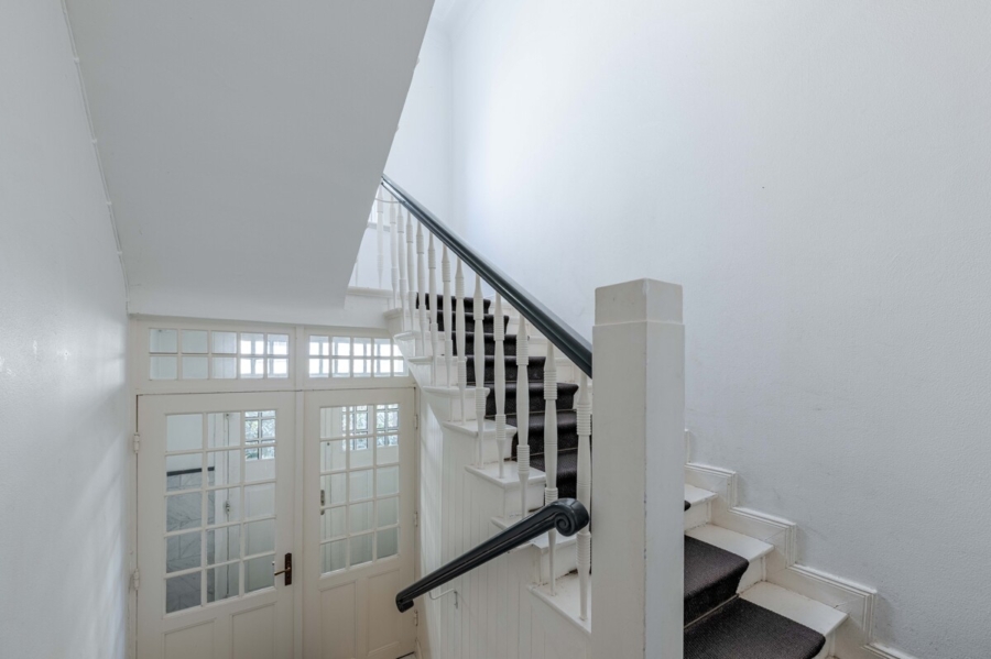 Altbau in seiner schönsten Form! - Treppenhaus (11788)