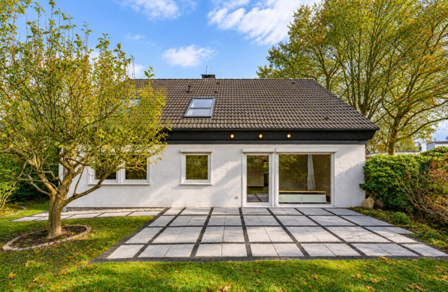 Ihr großzügiges Zuhause in Othmarschen - Hausansicht (KI bearbeitet) (17971)