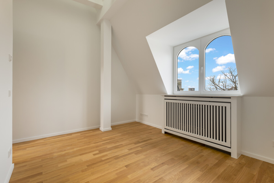 Neubau-Dachgeschoss mit Dachterrasse im Denkmal - Zimmer (11773)
